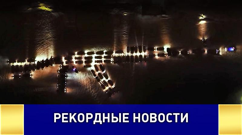 Автомат Калашникова из автомобилей составили в Ижевске