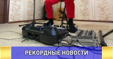 Игра на первых в мире ножных электронных барабанах